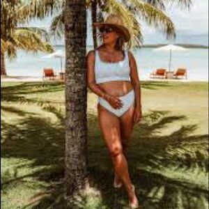 NWT Lain Snow x Megan Stokes Kiawah Bikini top in blue floral, size small